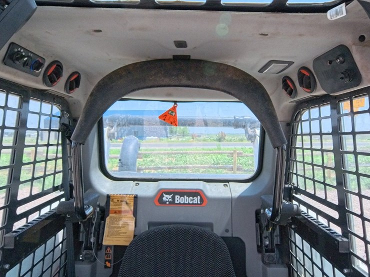 2021-bobcat-t64-image-40