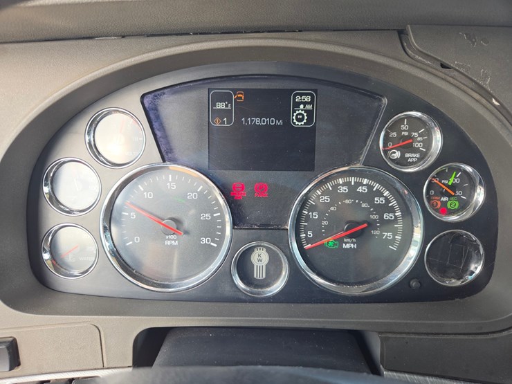 2015-kenworth-t680-image-57
