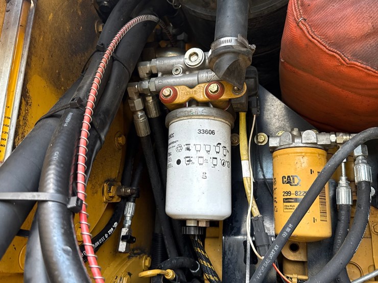 2014-caterpillar-501-image-55
