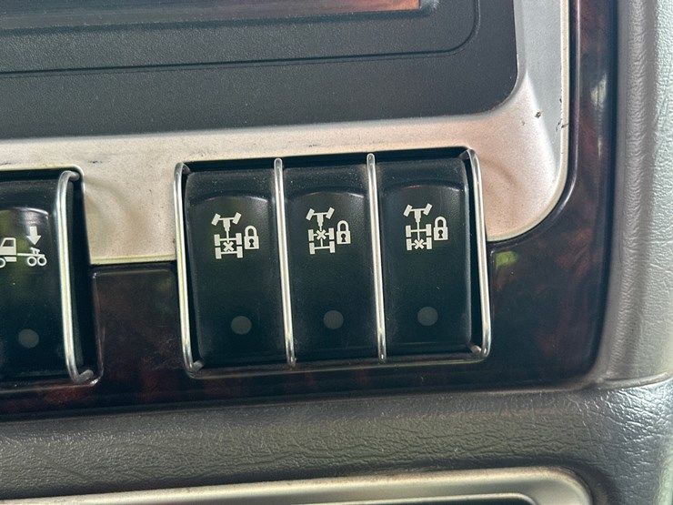 2013-kenworth-t800-image-42