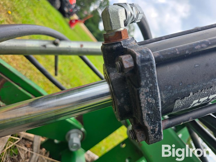 john-deere-8100-image-10