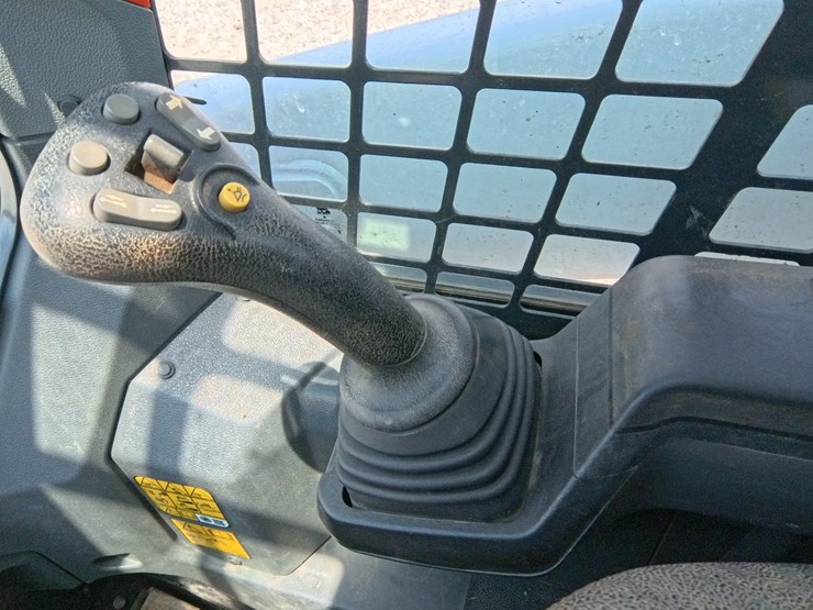 2021-bobcat-t64-image-41