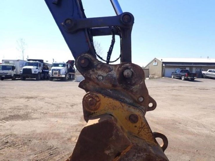 2017-deere-250g-lc-image-32