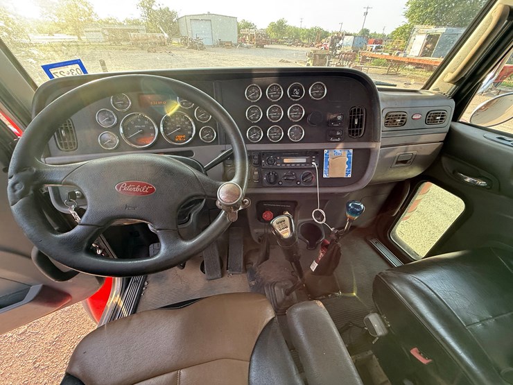2013-peterbilt-367-image-24
