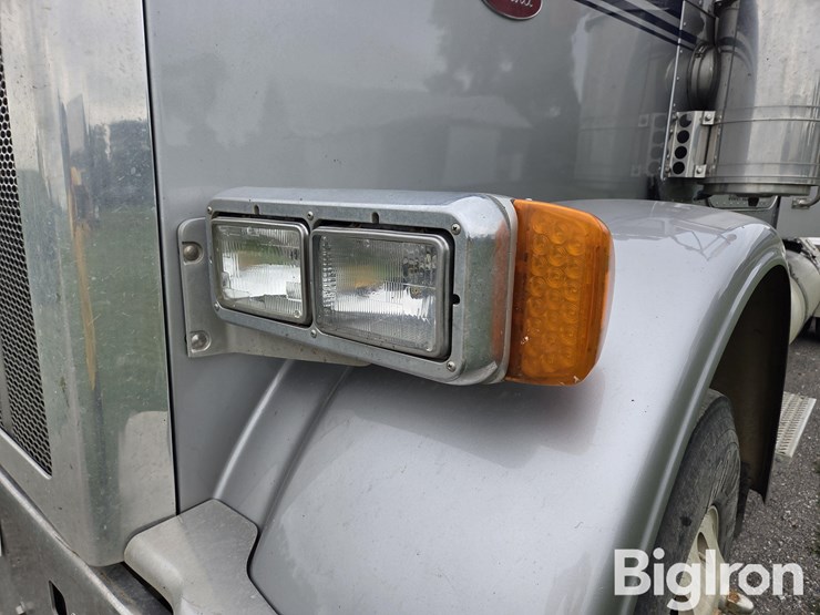 2008-peterbilt-367-image-15