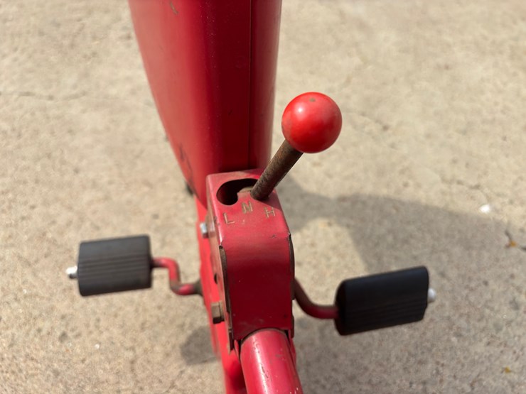 amf-2-speed-pedal-tractor-image-9