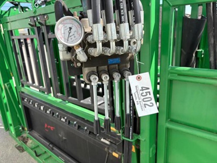 hydraulic-squeeze-chute-image-5