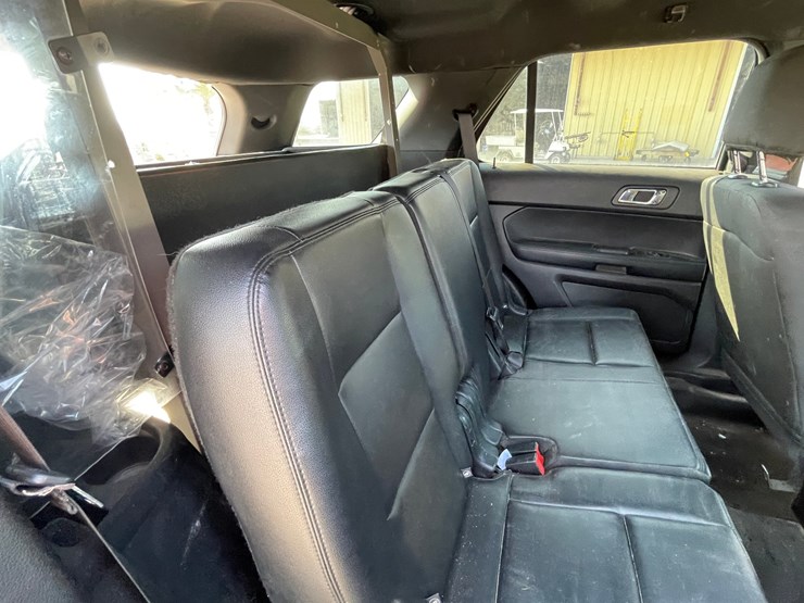 2016-ford-explorer-image-106