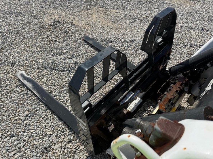 bobcat-42"-skid-steer-pallet-forks-image-6