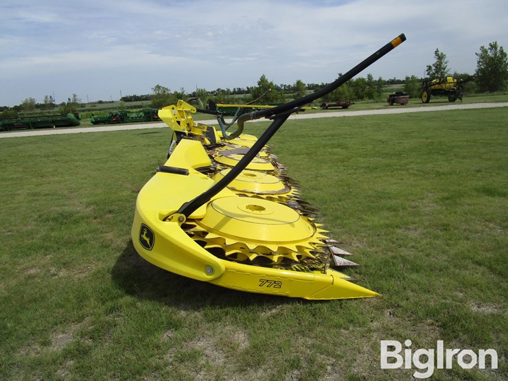 2019-john-deere-772-image-4