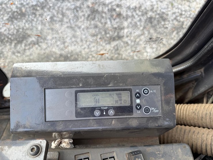 2019-hitachi-zw80-5b-image-26