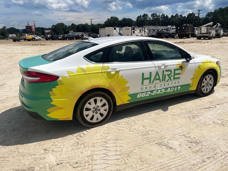 2020-ford-fusion-4-door-sedan-(151,145-miles)-image-3