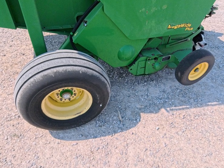 2009-john-deere-568-image-36