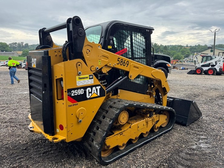 2015-caterpillar-259d-image-6