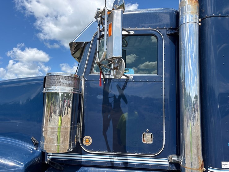 2000-peterbilt-377-image-10