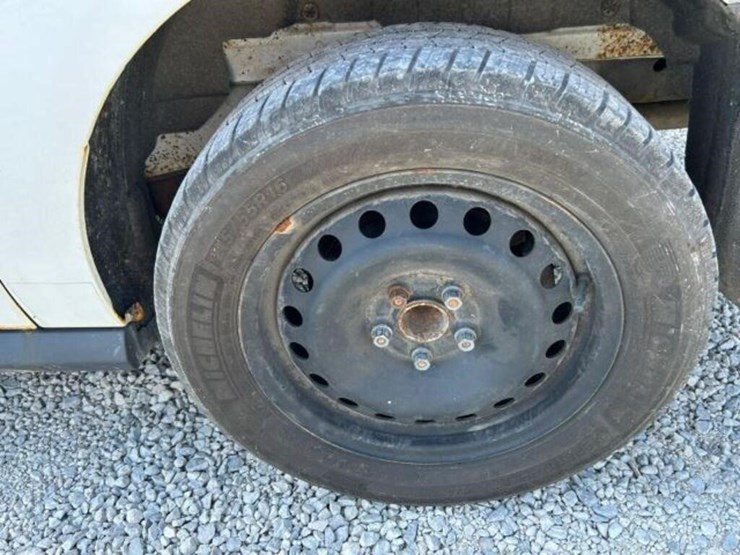 2015-ford-cargo-image-33