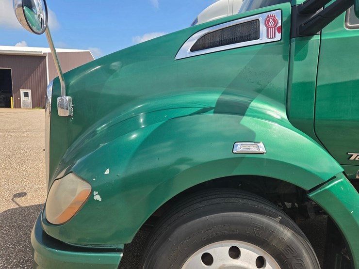 2015-kenworth-t680-image-35