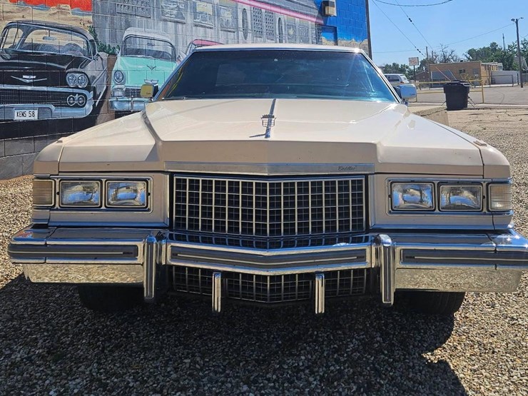 1976-cadillac-coupe-deville-image-2