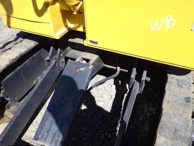 komatsu-pc28uu-image-12