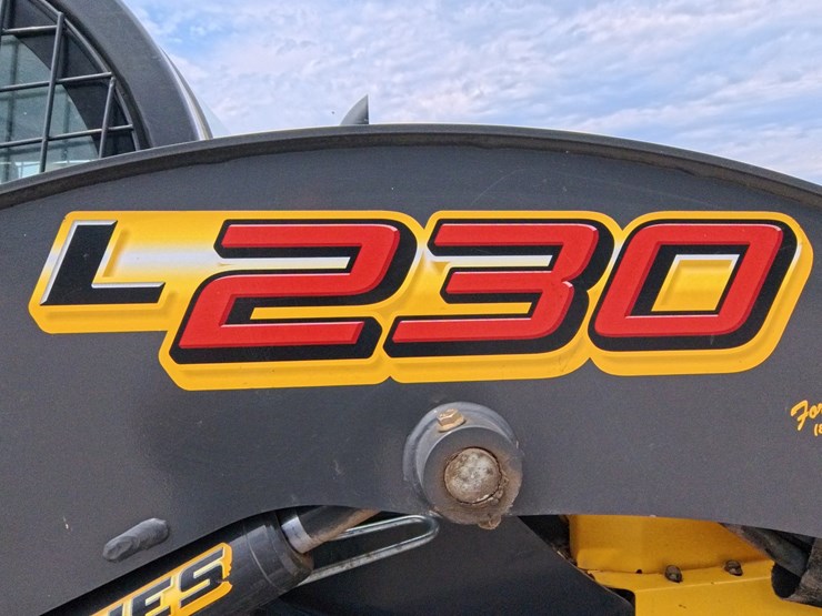 2017-new-holland-l230-image-16