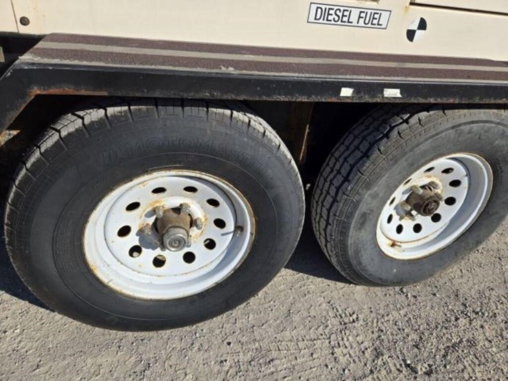 2019-caterpillar-xq230-image-30