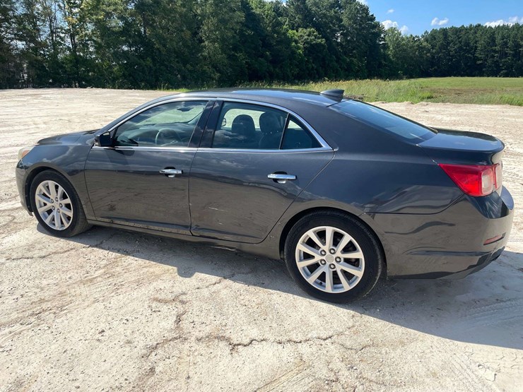 2015-chevrolet-malibu-4-door-sedan-(206,870-miles)-image-2