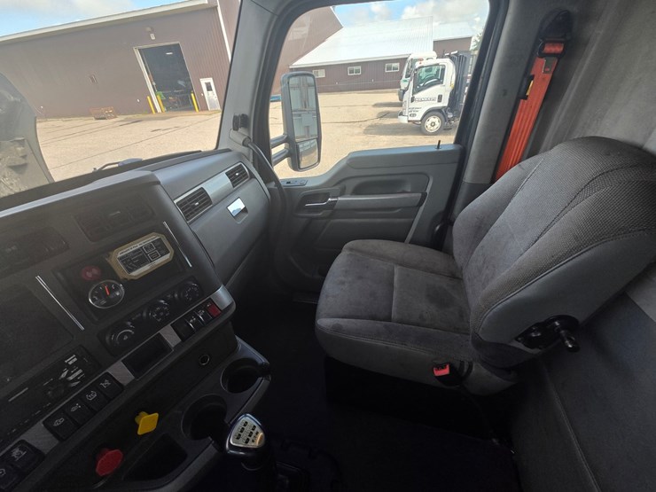 2015-kenworth-t680-image-51