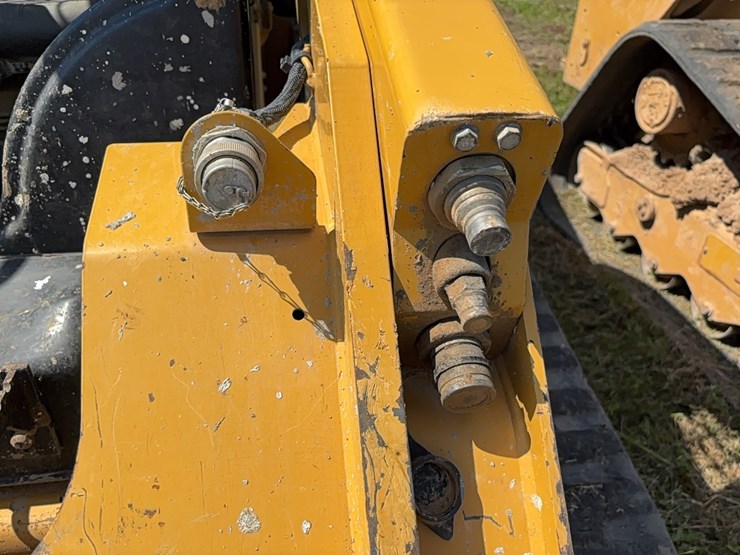 2021-caterpillar-299d3-image-8