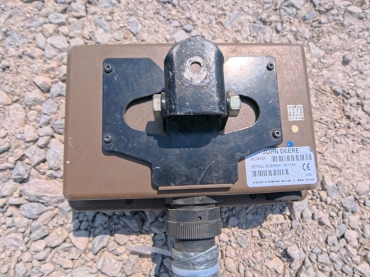 2009-john-deere-568-image-13