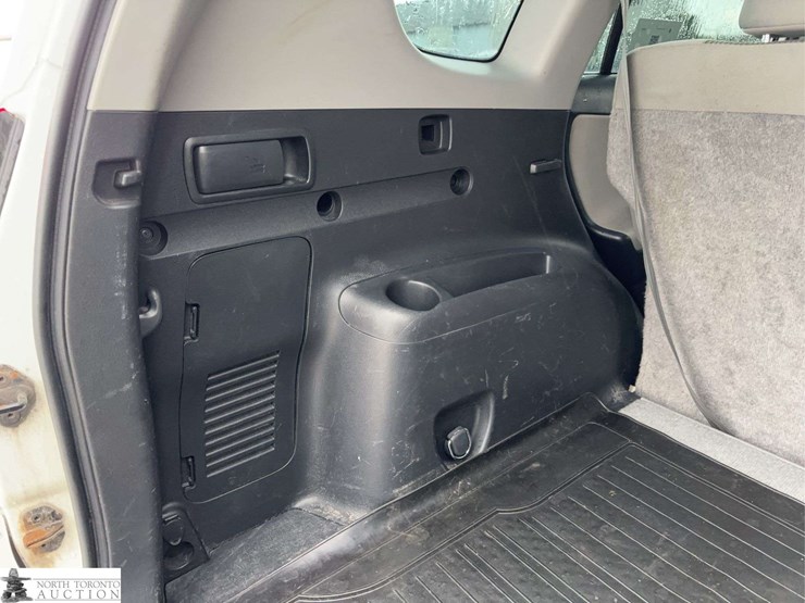 2011-toyota-rav4-image-34