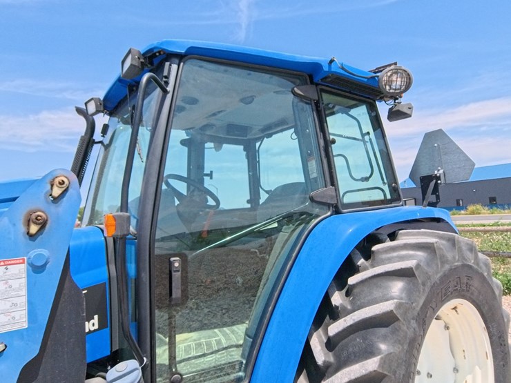 2004-new-holland-tl100a-image-26