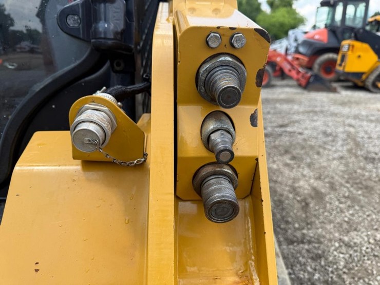 2021-caterpillar-259d3-image-11