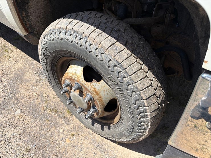 2016-chevrolet-3500-image-17