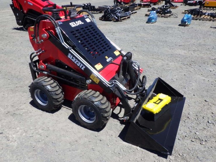 2026-sdlool-323tz-skid-steer-loader-image-4