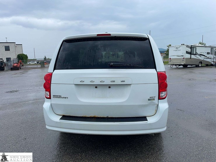 2014-dodge-grand-caravan-sxt-image-6