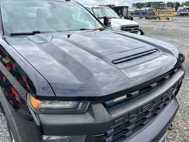 2020-chevrolet-2500hd-image-11