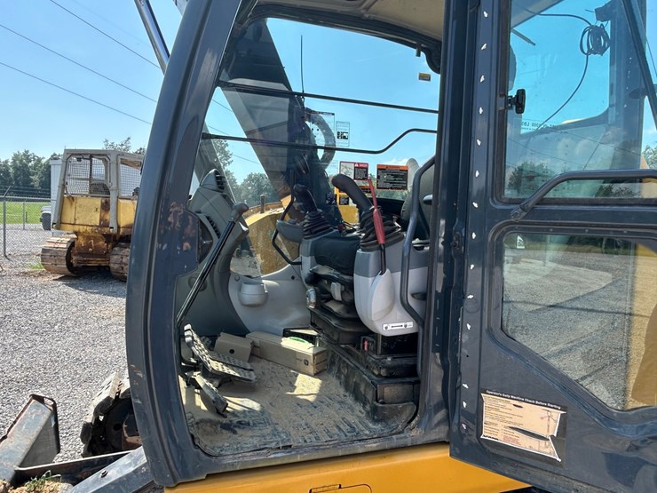 2022-deere-75g-image-24