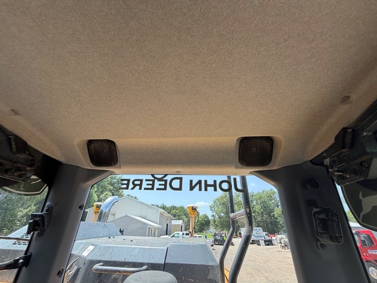 2020-deere-210g-image-40