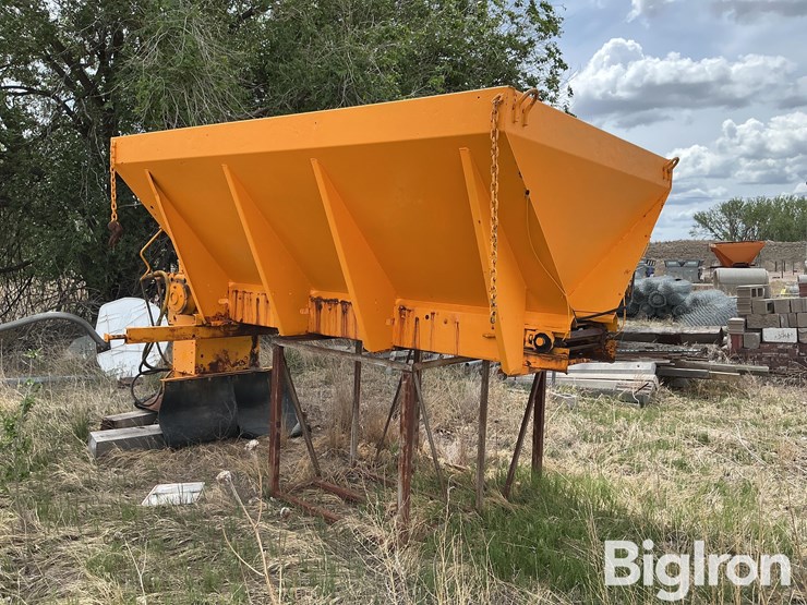 highway-equip-e2500-10-heavy-duty-v-box-sand-or-salt-spreader-box-image-3