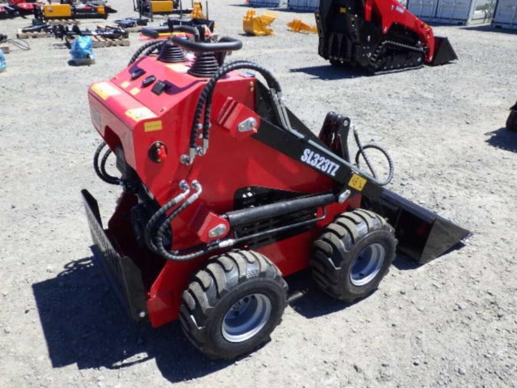 2026-sdlool-323tz-skid-steer-loader-image-3