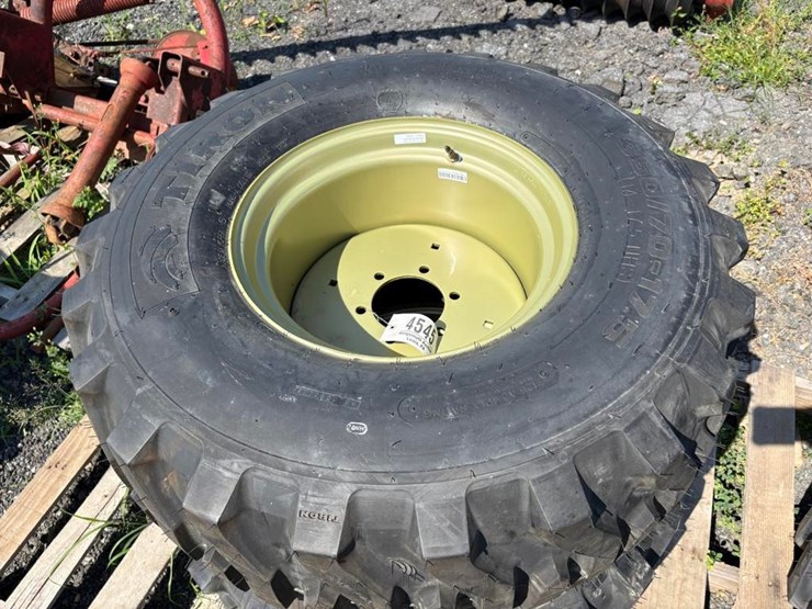 tiron-350/70-17.5-skis-steer-tires-image-3