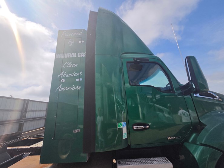 2015-kenworth-t680-image-55