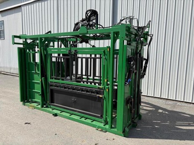 hydraulic-squeeze-chute-image-12