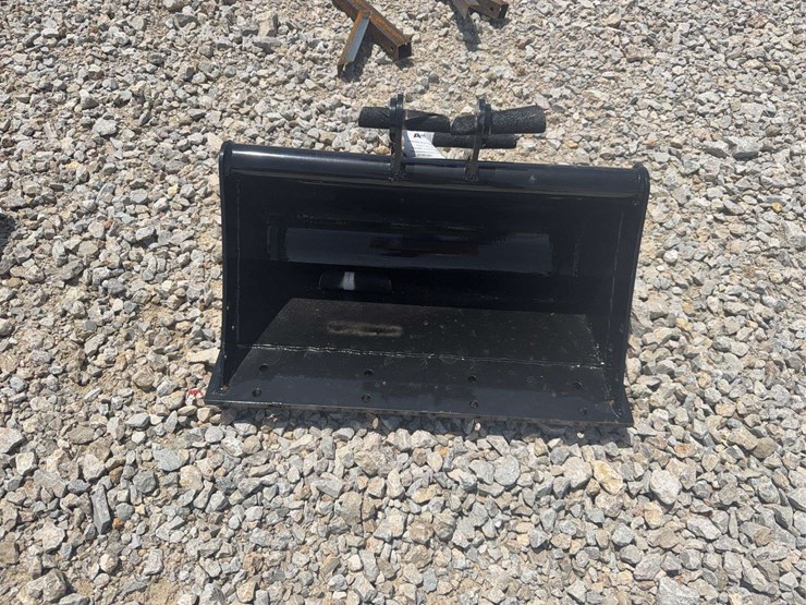 22”-mini-excavator-ditching-bucket-image-1