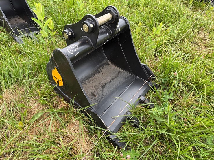 caterpillar-303-image-2