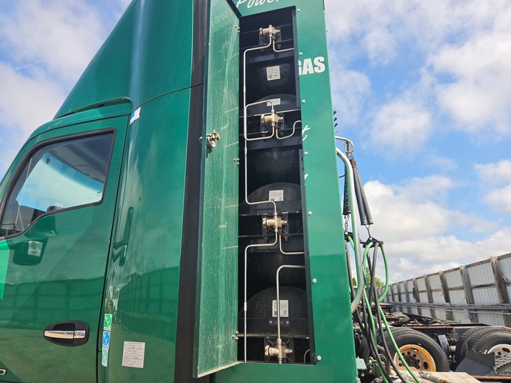 2015-kenworth-t680-image-42