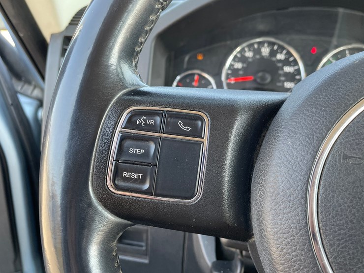 2012-jeep-liberty-image-82
