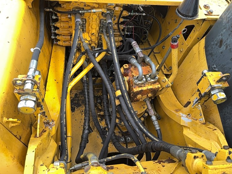 komatsu-pc270-lc-7-image-12