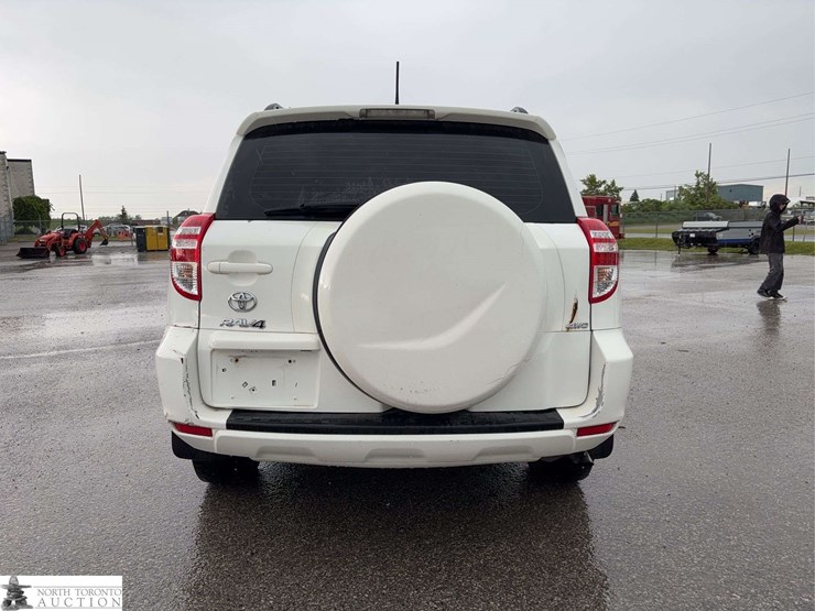 2011-toyota-rav4-image-6