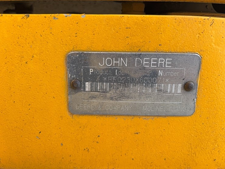 deere-230-lc-image-14